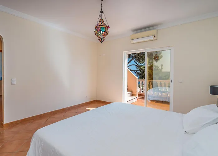 Poiso Da Aguia Carvoeiro (Lagoa)